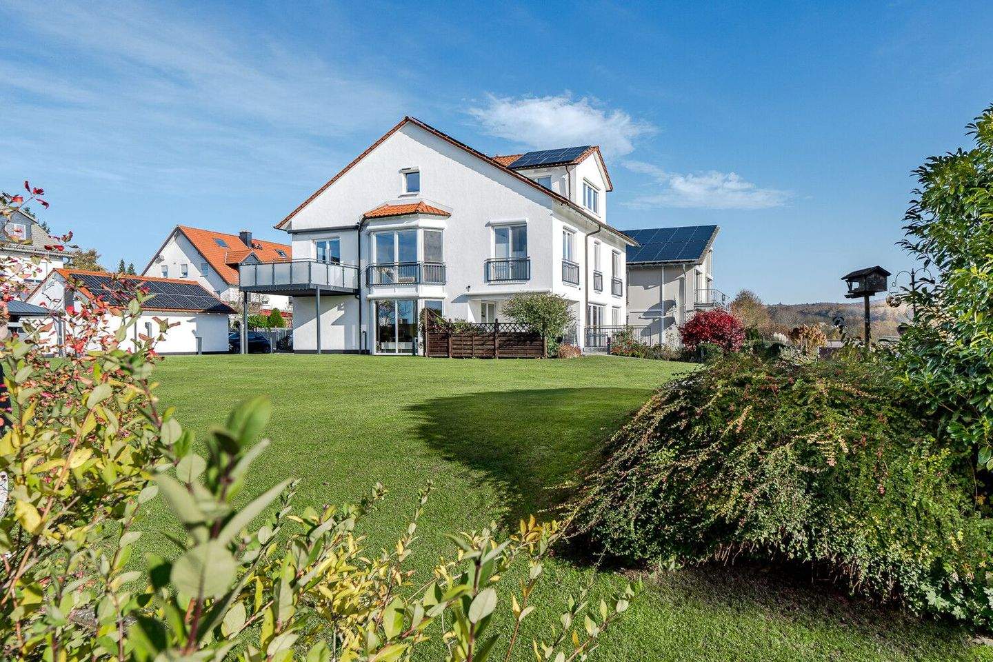 Flexibel nutzbare Premium-Residenz am Feldrand von Wehrheim - bis zu 4 Einheiten & weiterem Bauplatz – Wehrheim – Bild 1 von 9