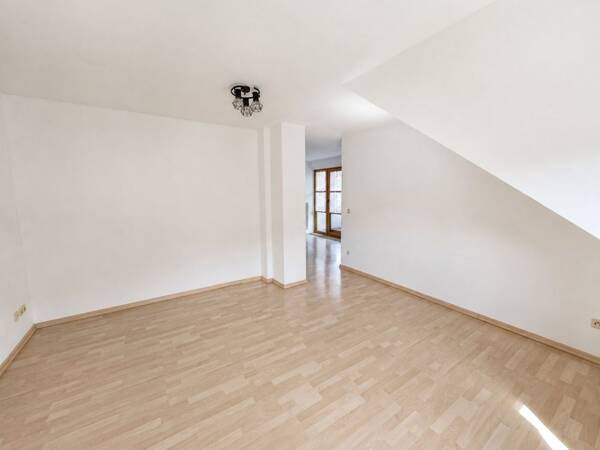 Dachgeschosswohnung in 96450 Coburg / Cortendorf mit 61 m² kaufen