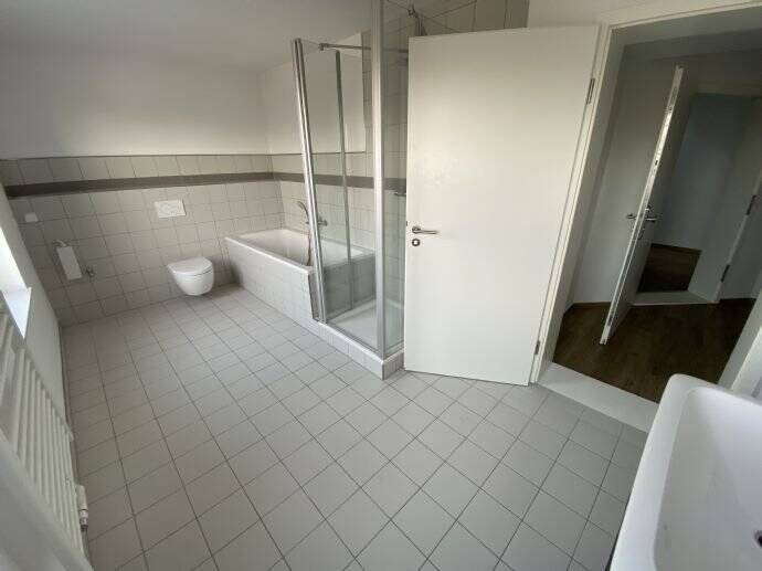 Erstklassige 4-Zimmerwohnung mit EBK und großem Balkon zu vermieten! – Magdeburg – Vorschaubild 8