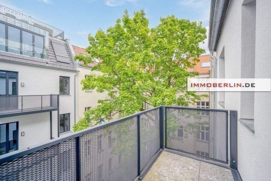 IMMOBERLIN.DE - Toplage & kernsaniert 2024: Luxuriöse Altbauwohnung mit Südbalkon ins Grün nahe Ku’damm & Lietzensee – Berlin – Bild 1 von 9