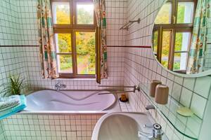 helle, gemütliche voll möblierte Wohnung im Grünen am Stadtrand, gute Infrastruktur – 66117 Saarbrücken – Vorschaubild 2