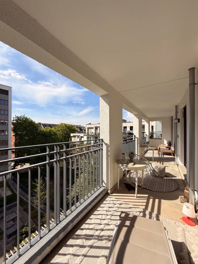 Möblierte 3-Zi-Whg, großer West-Balkon, Tiefgarage in München-Bogenhausen