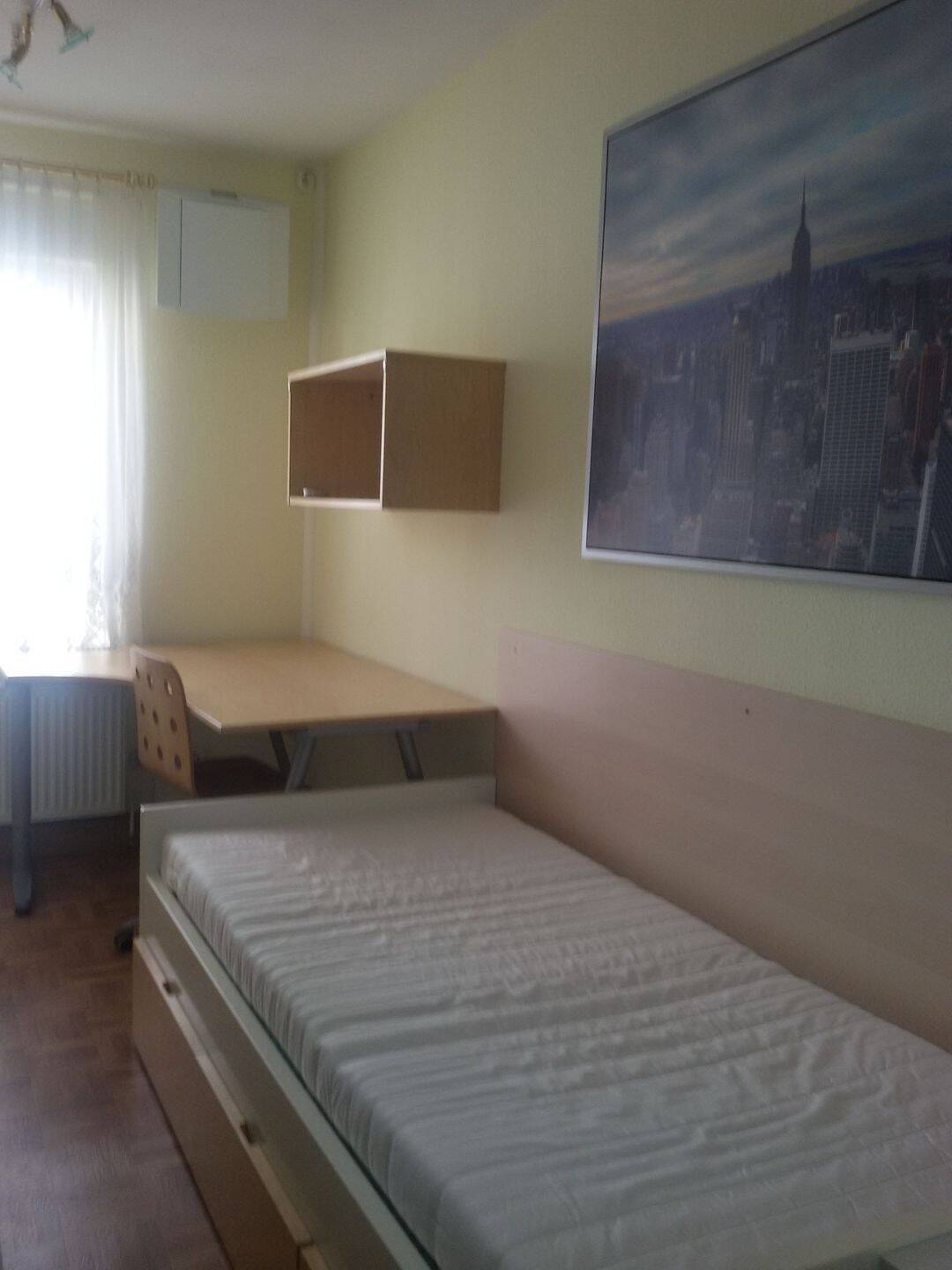ruhiges möbl. Zimmer in zentraler Lage, mit WLAN und guter Verkehrsanbindung – Nürnberg – Vorschaubild 2