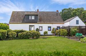 Schönebeck: Freistehendes Einfamilienhaus mit Einliegerwohnung, Nebengebäude, Garage und Garten – 28757 Bremen – Vorschaubild 2