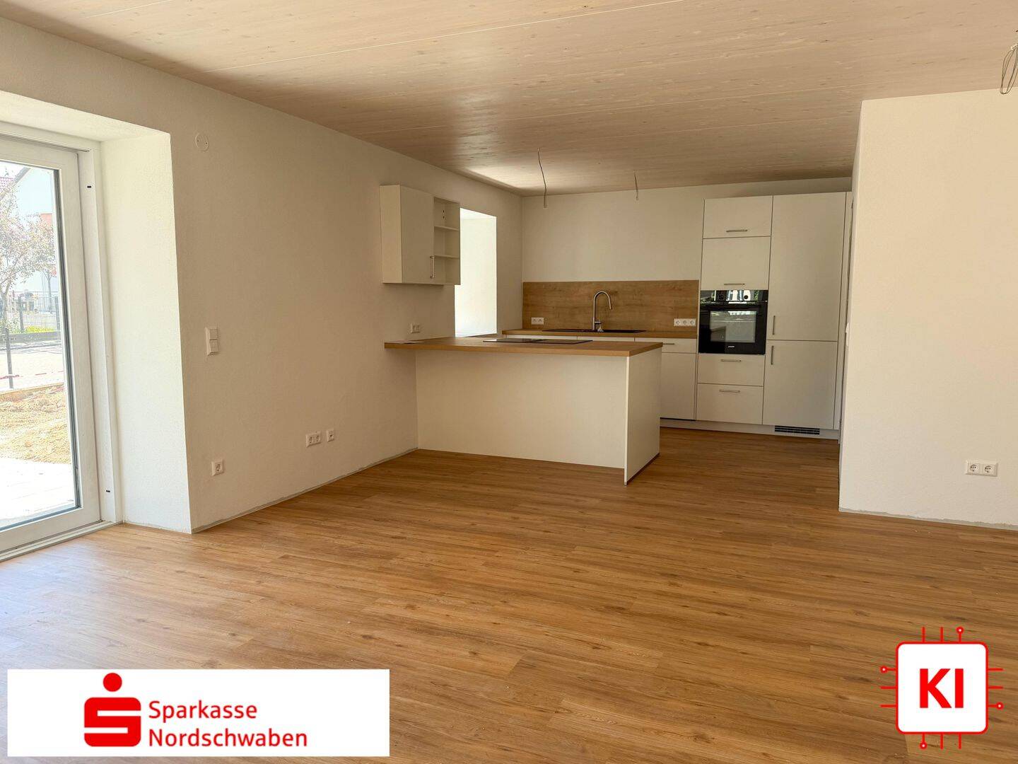 Erstbezug nach hochwertiger Sanierung - 3-Zimmer-Erdgeschosswohnung mit Terrasse und Carport