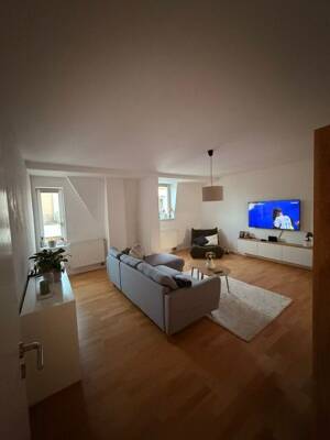 Großzügige 4 ZKB Wohnung mit Balkon und Einbauküche im Herzen von Trier