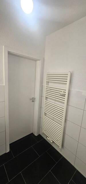 Sehr schöne sanierte 2 Zimmer Wohnung mit Balkon in Duisburg zu vermieten – 47138 Duisburg – Vorschaubild 9