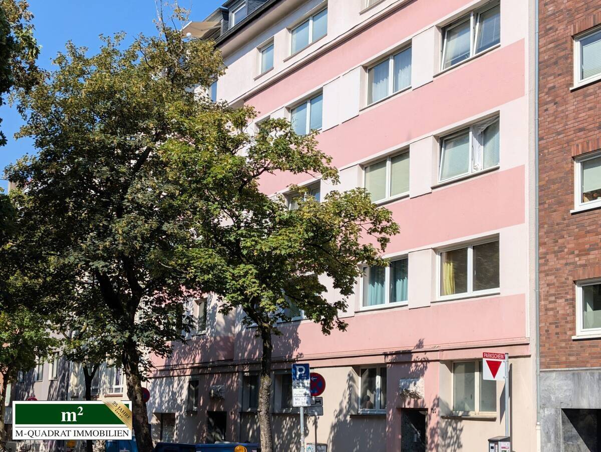 Freie Erdgeschosswohnung mit Balkon in Pempelfort ! Sanierungsprojekt für Handwerker & Investoren