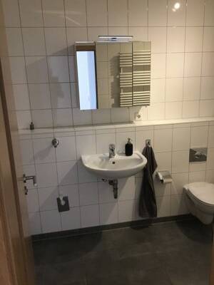 Helle und großzügige 2 Zimmerwohnung EG - Süd-Terrasse - Einbauküche - Tageslichtbad – 91054 Erlangen – Vorschaubild 7