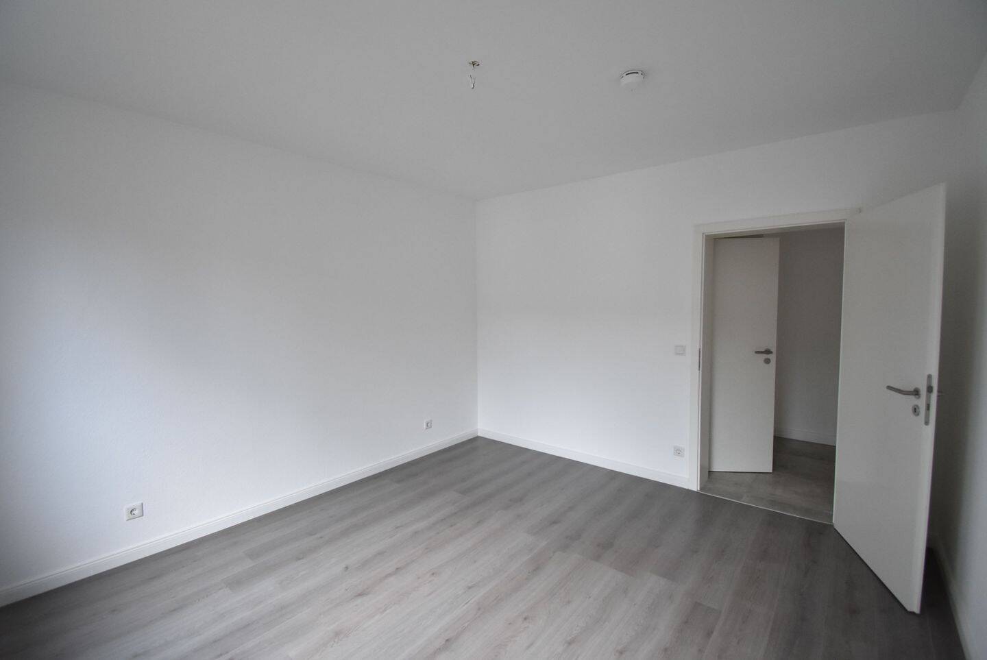 Ruhiges Wohnen! Renovierte 2-Zimmer-Wohnung mit Balkon – Duisburg – Vorschaubild 6