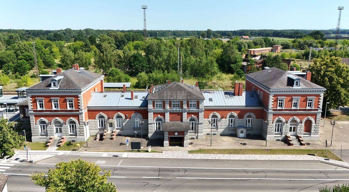 DER BAHNHOF BÜTZOW: WO HISTORISCHE ARCHITEKTUR AUF DIE RENDITE DER ZUKUNFT TRIFFT – Bützow – Vorschaubild 2