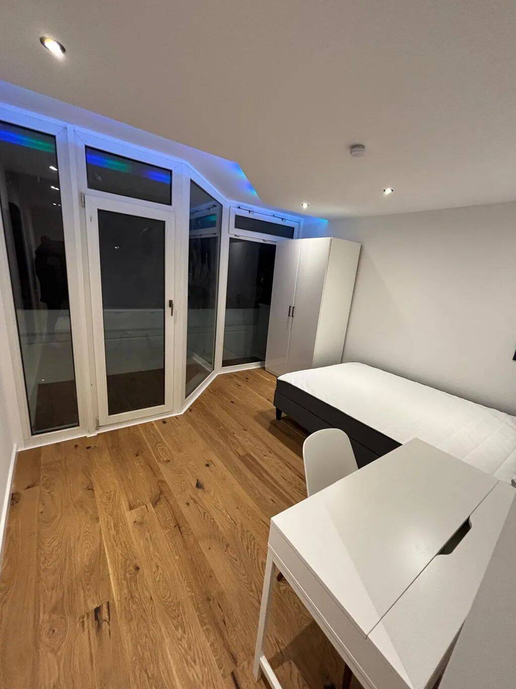 Helles WG-Zimmer sucht neuen Bewohner/ Kreuzhofstraße 6, München/ WE41 / Zi.3