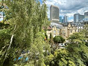 Großzügige 3-Zimmer-Wohnung mit Sonnenbalkon und Skylineblick im beliebten Frankfurter Westend – 60325 Frankfurt am Main – Vorschaubild 3