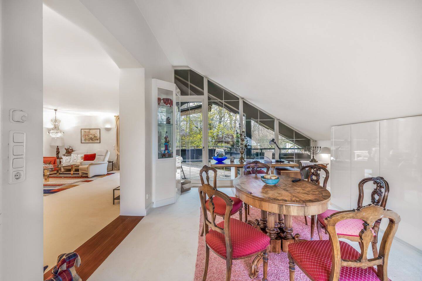 Großzügiges Wohnen auf zwei Ebenen in einer der besten Lagen Münchens. Exklusive 5-Zimmer-Wohnung – München – Vorschaubild 4