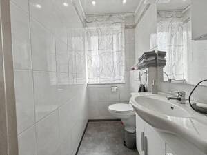 Attraktive Doppelhaushälfte mit Kamin, Dachterrasse und Garage in begehrter Lage von Paderborn – 33100 Paderborn – Vorschaubild 8
