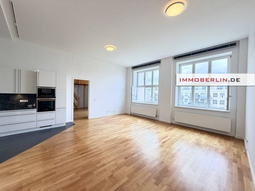 IMMOBERLIN.DE - Toplage im Baudenkmal! Kernsaniertes Loft mit Pkw-Stellplatz – Berlin – Vorschaubild 2