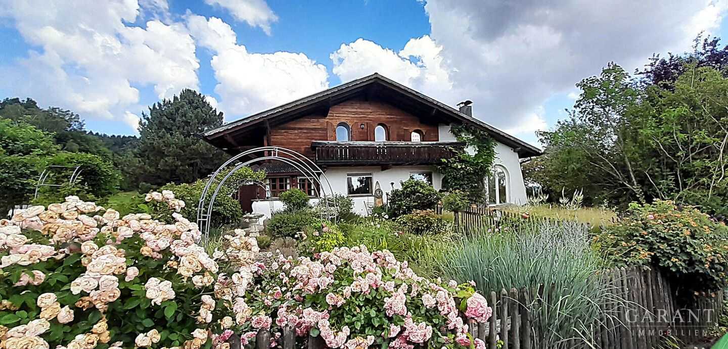 Naturidylle pur: Alpin-Look-Domizil in absolut ruhiger und privater Randlage
