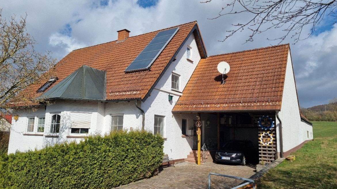 Wunderschön gelegenes Einfamilienhaus mit Einliegerwohnung! – Geroda – Bild 1 von 9