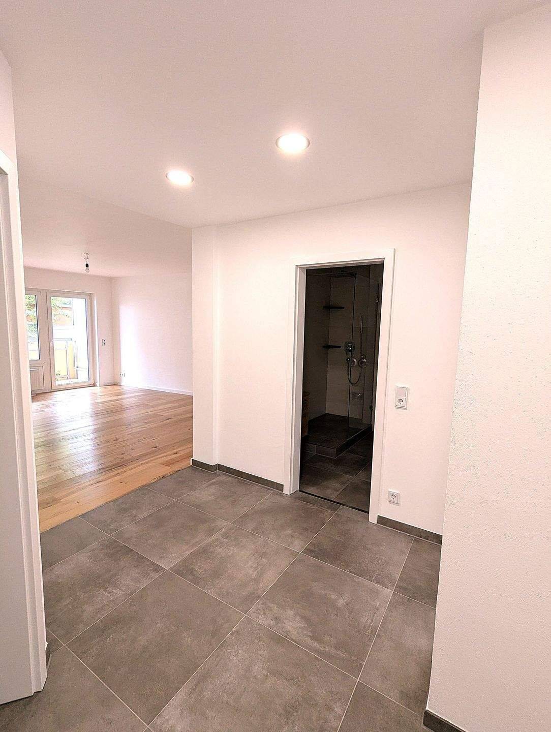 ERSTBEZUG NACH SANIERUNG: Außergewöhnlich schöne 2-Zimmer-Wohnung mit Balkon, zentral und ruhig – Nürnberg – Vorschaubild 5