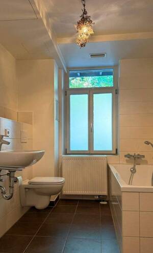 Modernisierte Altbauwohnung mit ruhigem Innenhof-Flair im Erdgeschoss – 90762 Fürth – Vorschaubild 2