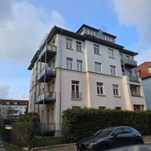 Sonn. 2-RW mit großem Südbalkon und offener Küche in Dresden -Löbtau