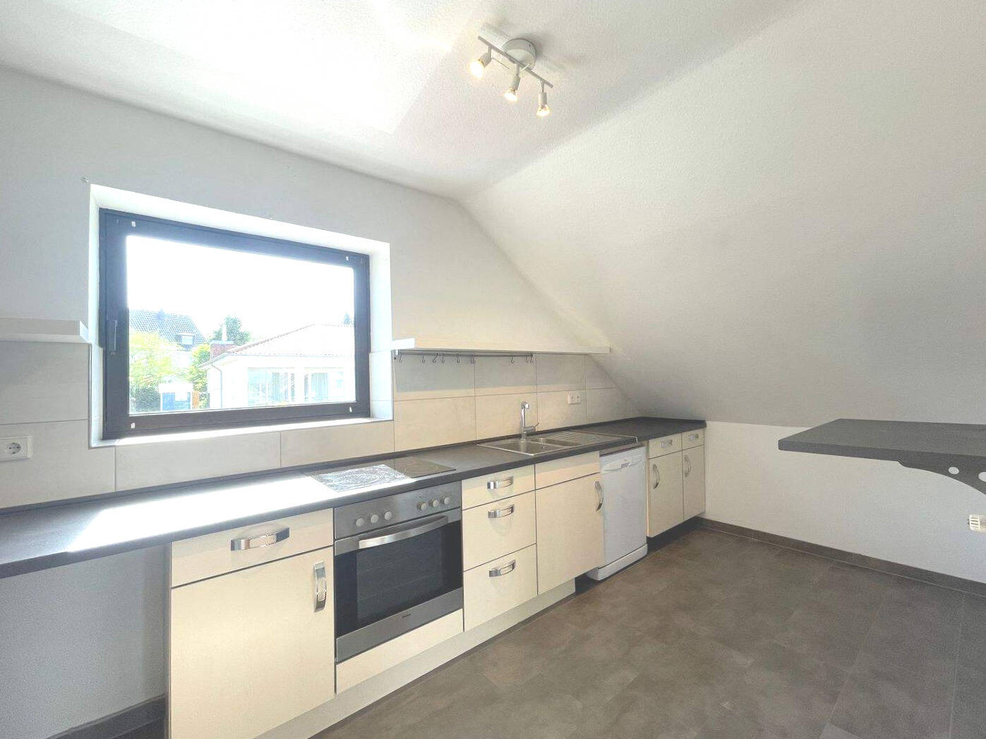 SB. Moderne große 3 ZKB DG-Wohnung am Triller – Saarbrücken – Vorschaubild 5
