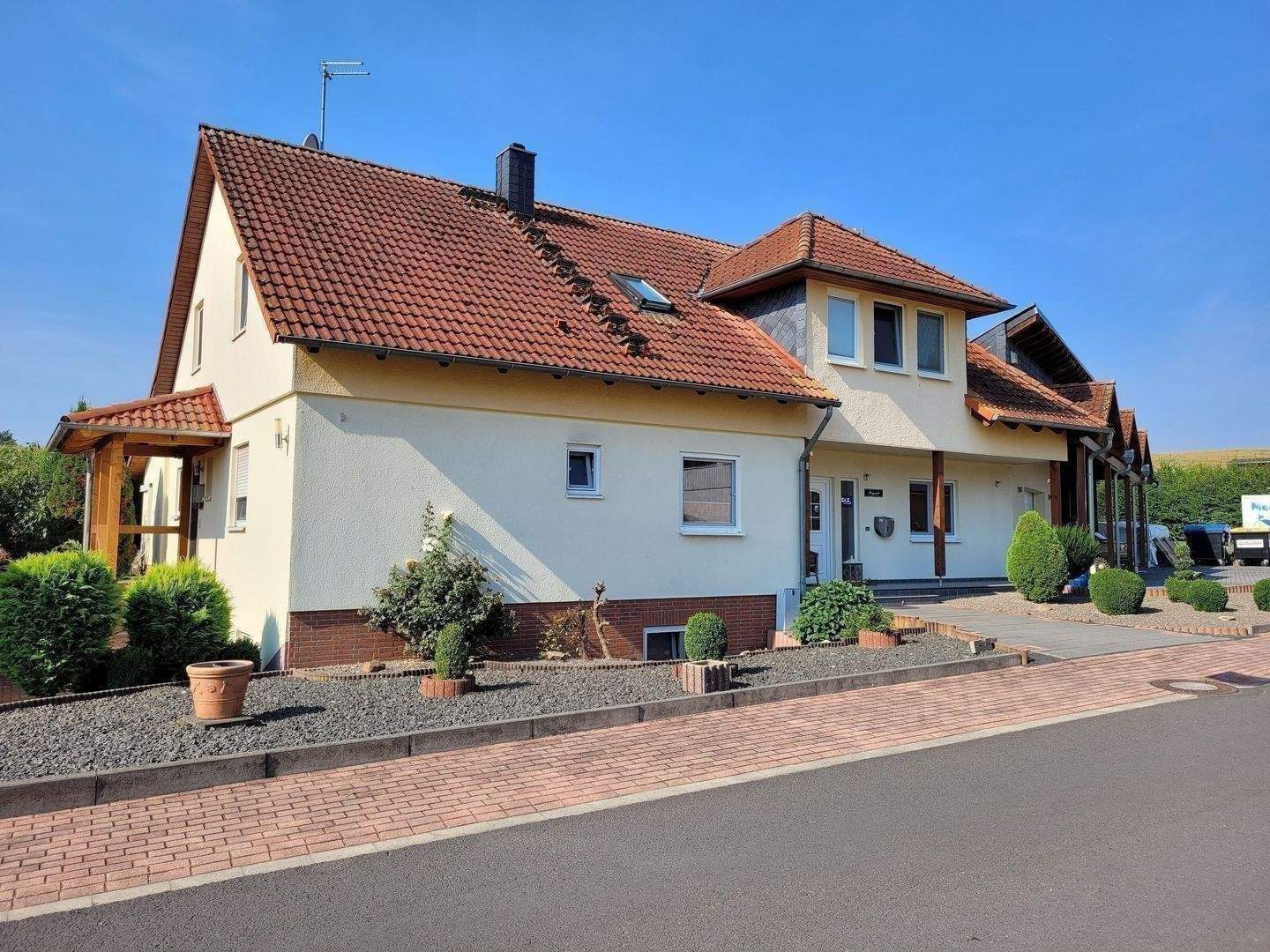 TOLLE RANDLAGE!!! Großes, modernes Wohnhaus in angenehmer Lage – Breitenbach am Herzberg – Vorschaubild 4