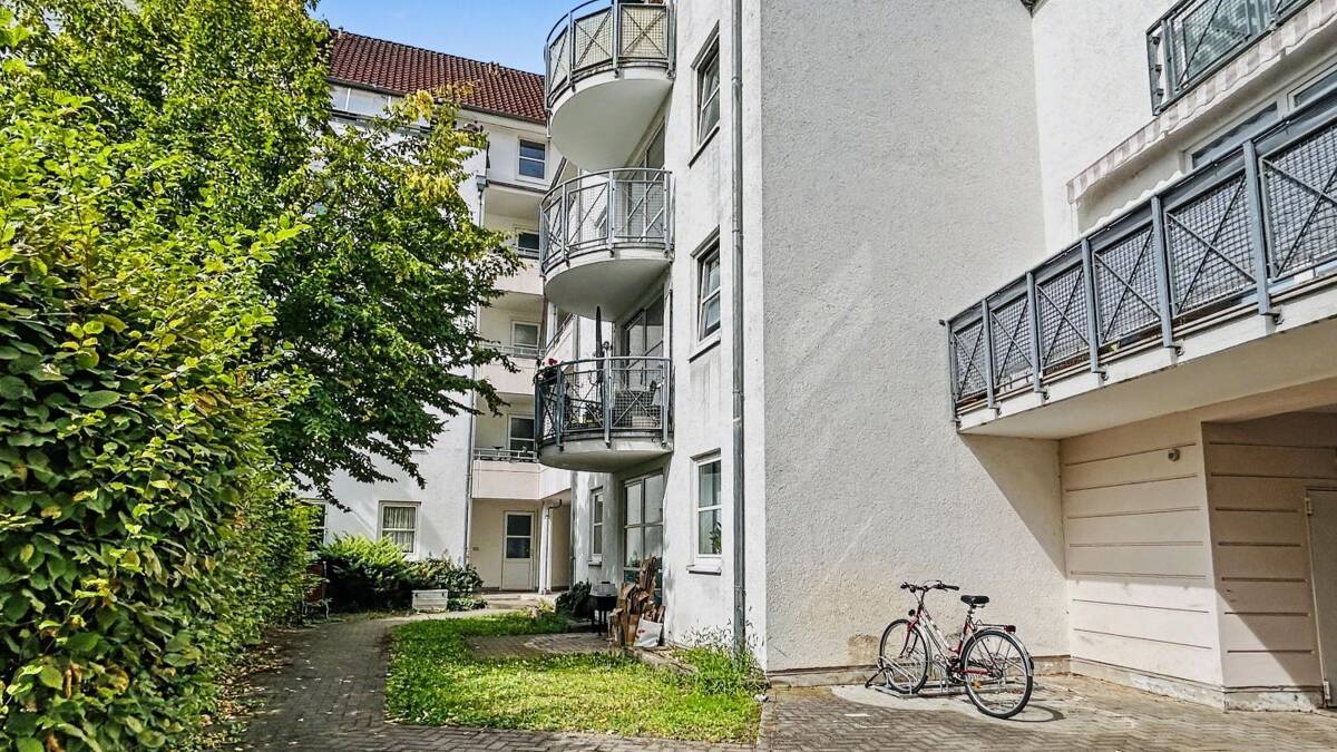 1-Raum-Wohnung mit Einbauküche, Tiefgaragenstellplatz und Lift, vermietet in Stadtfeld-Ost – 39108 Magdeburg – Bild 1 von 9
