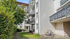 1-Raum-Wohnung mit Einbauküche, Tiefgaragenstellplatz und Lift, vermietet in Stadtfeld-Ost