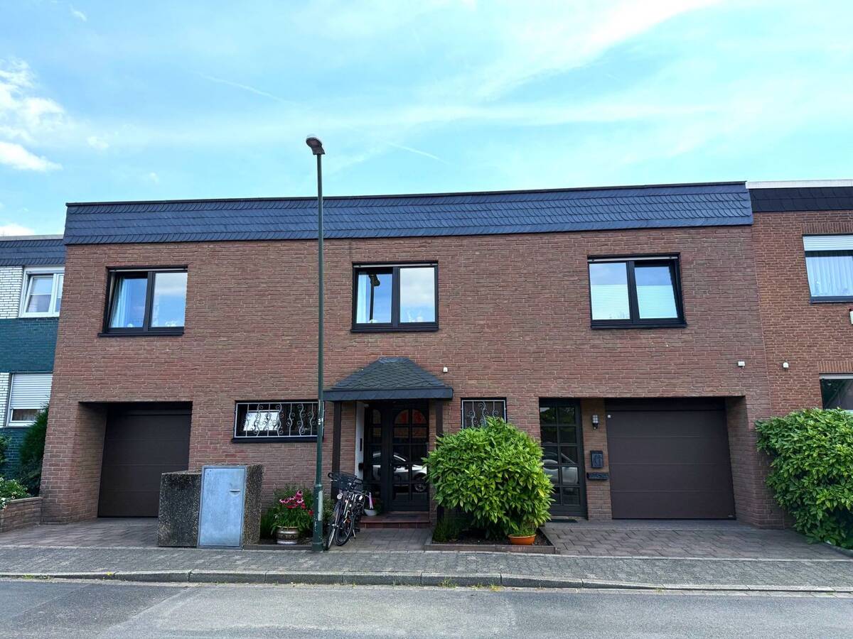 Top gepflegtes & familienfreundliches EFH mit Einliegerwohnung in D-Hassels – 40599 Düsseldorf – Bild 1 von 9