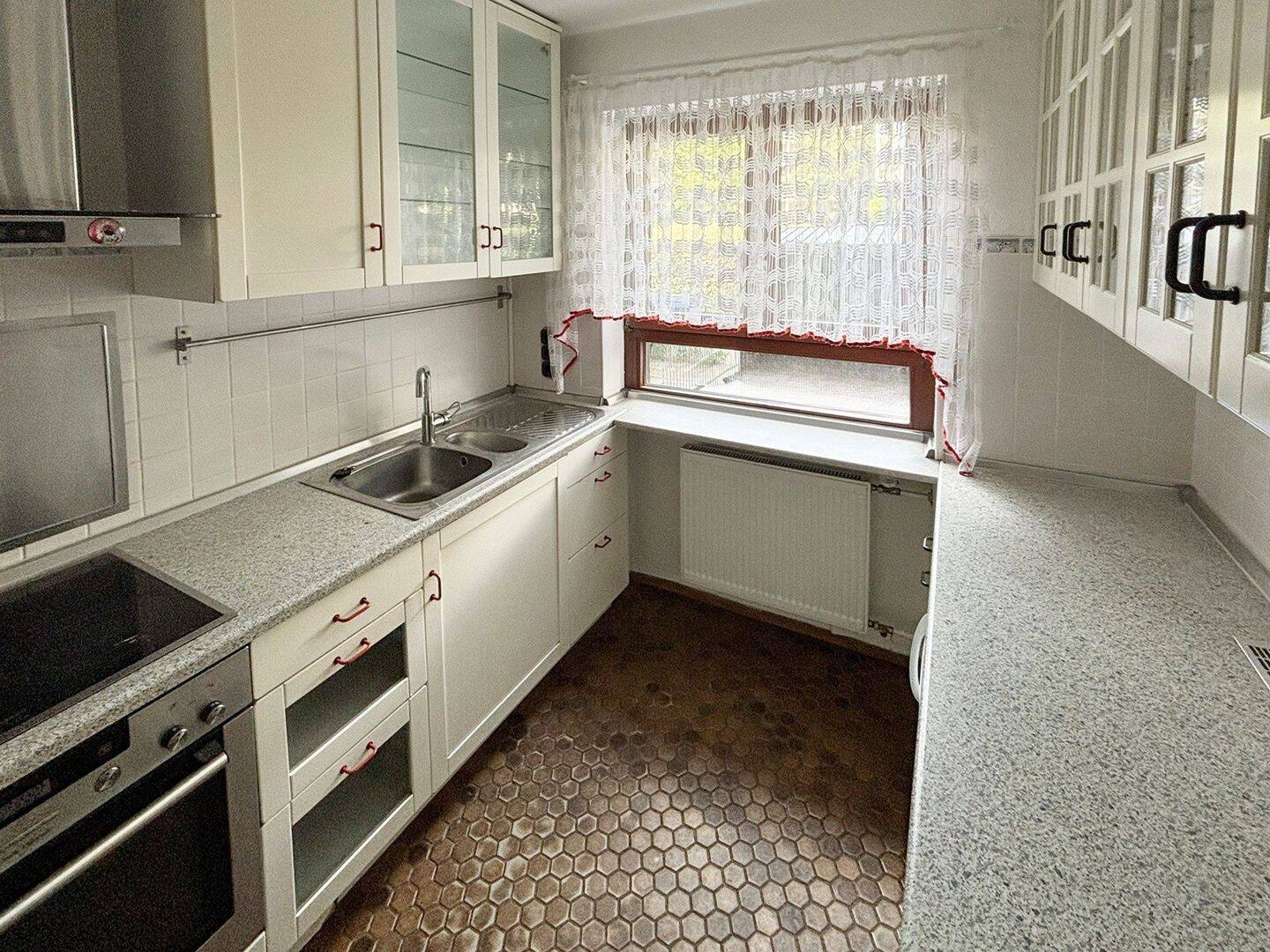 5-ZIMMER-REIHENMITTELHAUS MIT GARAGE UND KLEINEM GARTEN IN RUHIGER LAGE VON ALTDORF – Altdorf bei Nürnberg – Vorschaubild 6