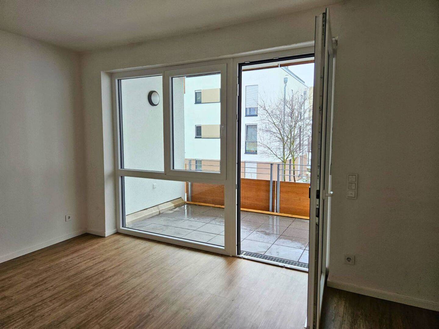 ** Gepflegte 2-Zimmer-Wohnung mit TERRASSE in Bonn ** – Bonn – Vorschaubild 2