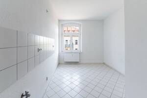 Charmante leerstehende 2-Zimmer-Etagenwohnung mit Parkett im Denkmalobjekt – 1157 Dresden – Vorschaubild 3