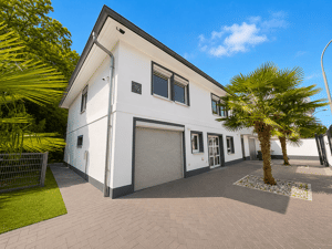 Stadtvilla mit Einliegerwohnung in Frankfurt 2 Garagen,2 Stellplätzen, Terrasse & Garten – 65931 Frankfurt am Main – Vorschaubild 3