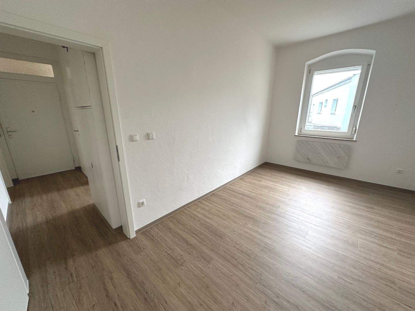 LIPPERT IMMOBILIEN PRÄSENTIERT: ERSTBEZUG NACH SANIERUNG - 3-ZIMMER - BALKON - ZENTRALE UND DENNOCH RUHIGE LAGE IN DER MARKGRAFENSTRASSE! – Nürnberg – Vorschaubild 7