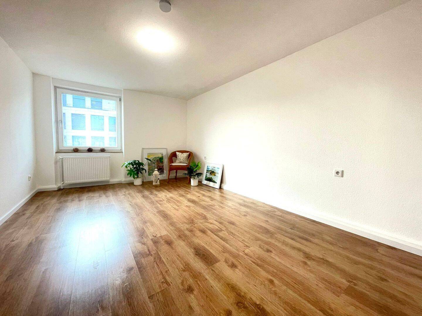 Charmante 3-Zimmer-Wohnung super zentral nahe Opernhaus mit Balkon und Aufzug! – Nürnberg – Bild 1 von 8