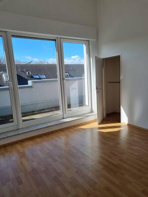 Schönes, ruhig gelegenes Reihenmittelhaus (Energiekl. B), 4 Zi, 2 Bäder, Garage, 200m zur U-Bahn – 40489 Düsseldorf – Vorschaubild 3