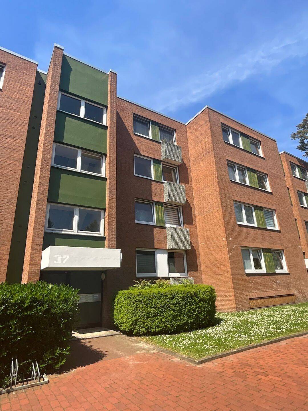 renovierte und moderne 2 -Zimmerwohnung mit Balkon in Hannover - Davenstedt