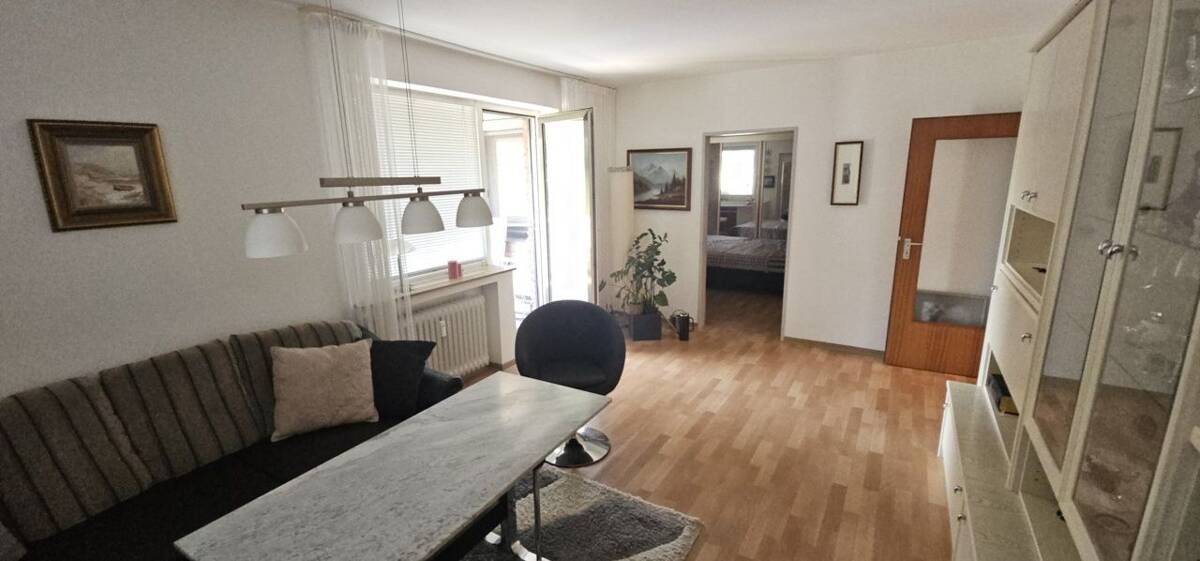 Gemütliche Wohnung! Wohnzimmer, Küche, Schlafzimmer, Diele, Bad, Balkon - Ruhige Lage - Nähe Rhein in D-Volmerswerth. – 40221 Düsseldorf – Bild 1 von 9