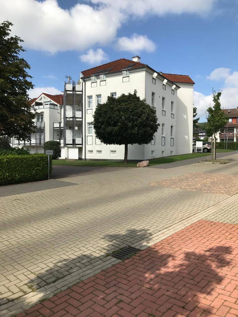 Traumhafte Fernsicht: Schicke 3-Zimmer-Wohnung mit Balkon und zwei Bädern Nähe Innenstadt und Kurg