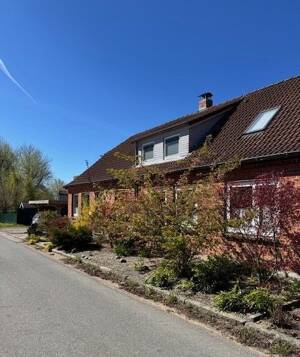 Doppelhaushälfte mit Einliegerwohnung zum Kauf – 23758 Oldenburg in Holstein – Vorschaubild 1