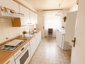 Mehrfamilienhaus mit 3 Wohneinheiten, 150 m² Wohnfläche und großem Potenzial – 97084 Würzburg – Vorschaubild 2