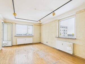 Gelegenheit in Moisling: 2 Zimmer im 12. OG bei toller Raumaufteilung mit Balkon