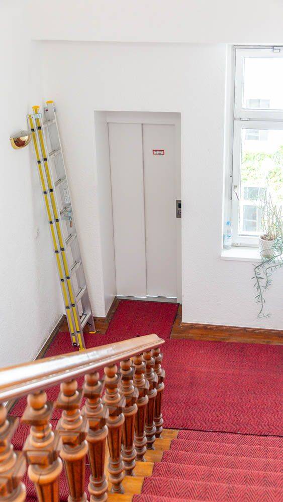 HOMESK - Sofort bezugsfreie 2-Zimmer-DG-Wohnung mit Süd-Wintergarten an der Kantstraße – Berlin – Vorschaubild 9