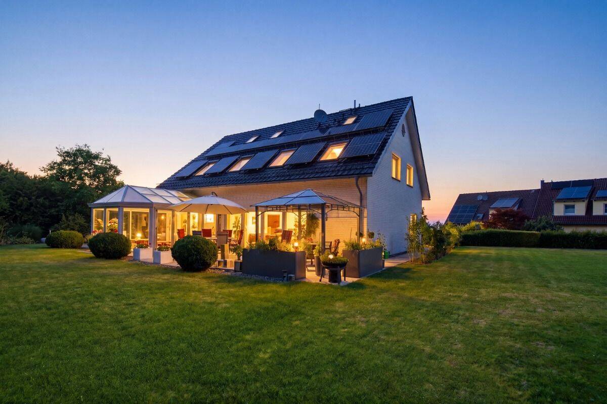LEBENSQUALITÄT PUR! Hochwertige Immobilie mit großem Grundstück und viel Privatsphäre – 99099 Erfurt – Bild 1 von 9