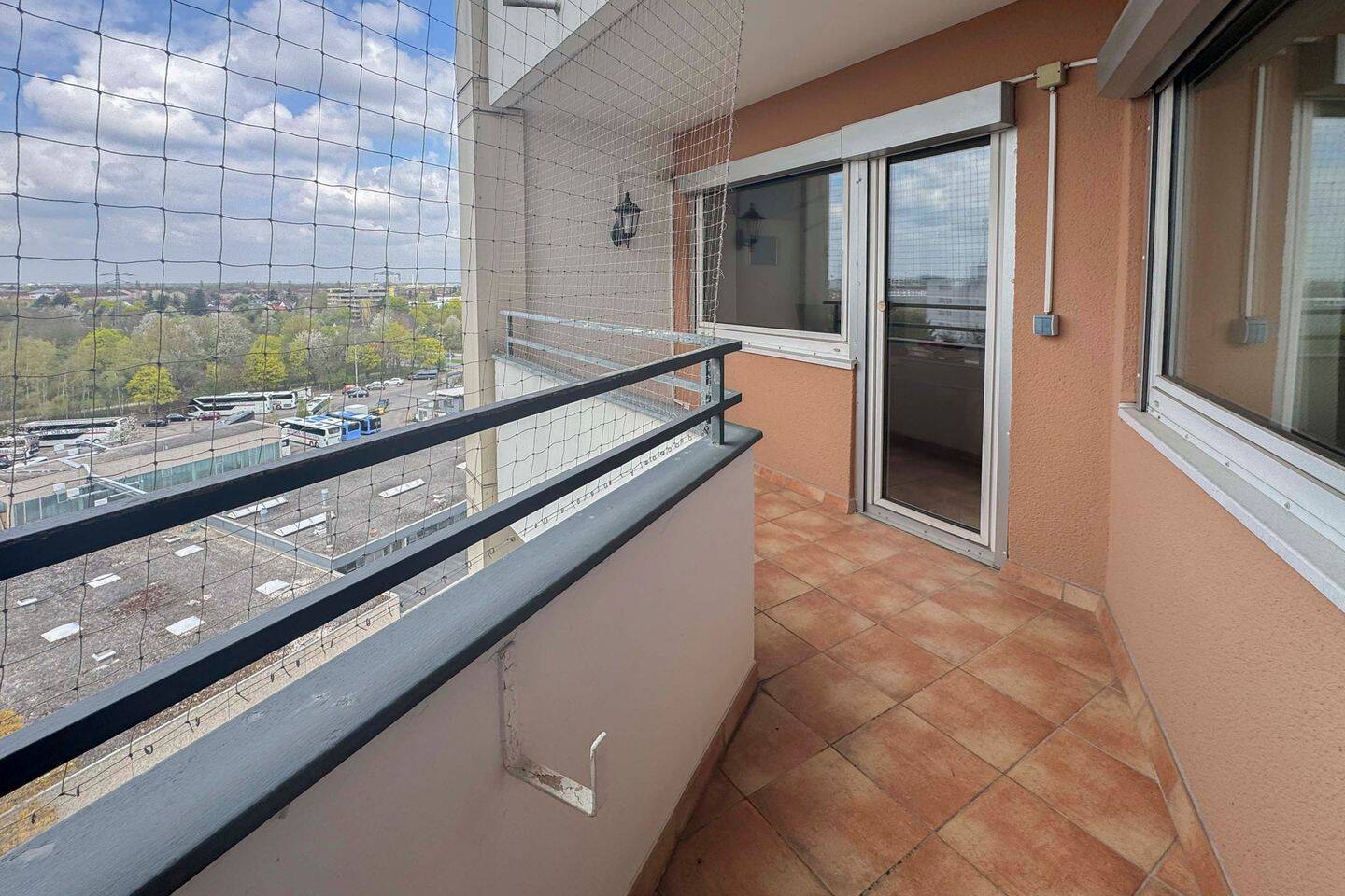 Zentral gelegene 3 Zimmer Wohnung mit Weitblick – München – Bild 1 von 8