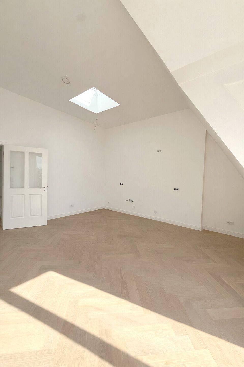 Traumwohnung im 5. OG - modernisierter Altbau mit Aufzug, Balkon, A+ Energieklasse und Einbauküche – Berlin – Vorschaubild 6