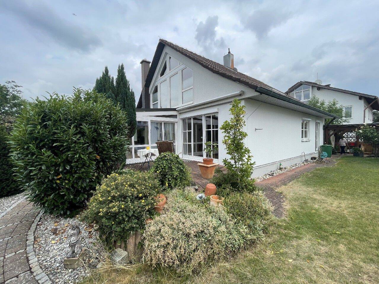 NEU! Liebenswertes Einfamilienhaus mit wunderschönem Garten!