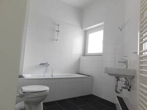 2,5-Zimmer Wohnung mit Loggia, voll renoviert! – 45143 Essen – Vorschaubild 2