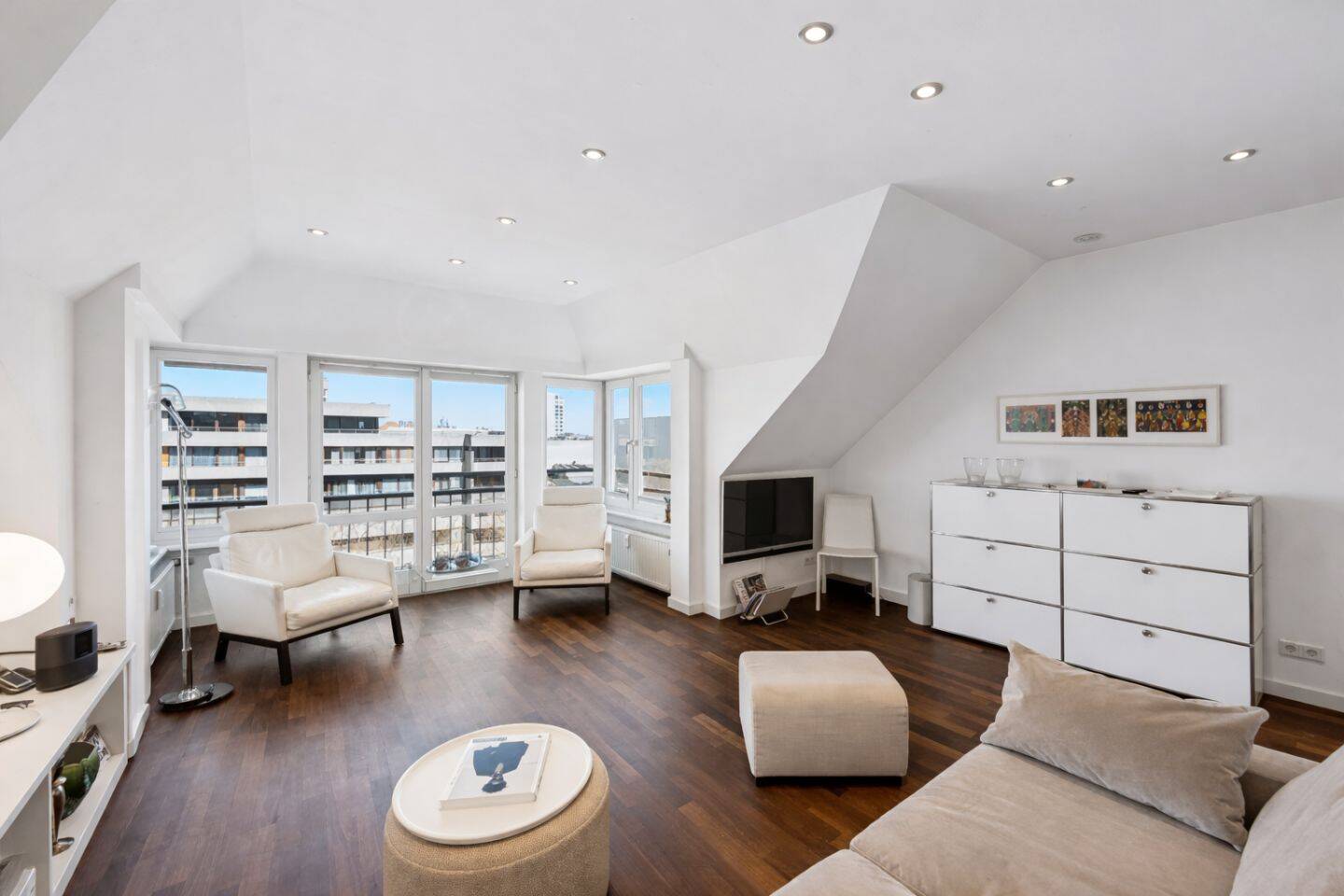 Stilvolles Wohnen an bester Adresse! Bezugsfreie 2-Zimmer-Dachgeschosswohnung am Kurfürstendamm